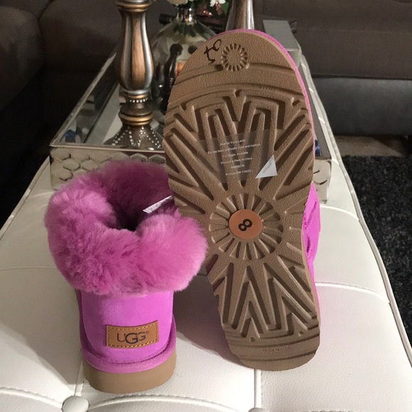 Women’s UGG Classic Mini - Picture 4 of 4